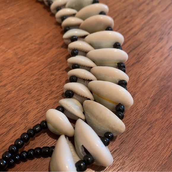 Artisanal one of a kind shell statement necklace - Picture 11 of 12